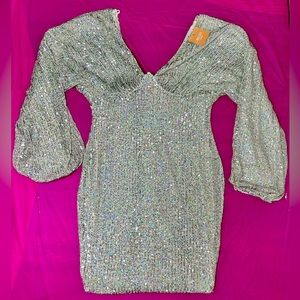 MISS LOLAꨄ︎ WHITE LONG SLEEVE SEQUIN DRESS